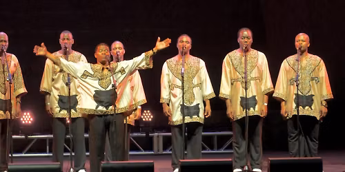 Ladysmith Black Mambazo, de Zuid-Afrikaanse a-capellagroep, treedt op in Musis Arnhem