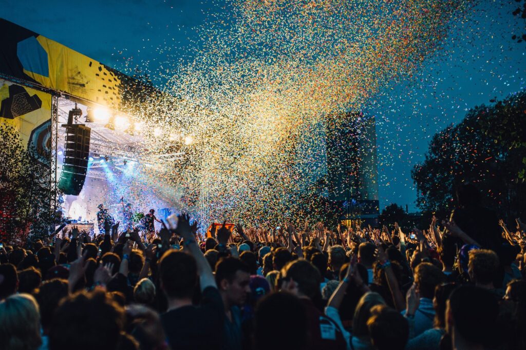 Binnenplaats Eetlokaal en centrum Zevenaar het organiseren van Najaarsfestival