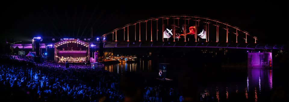 Uittip van de week: Bridge to Liberation aan de John Frostbrug